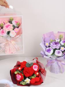 33103 Knitted rose bouquet box